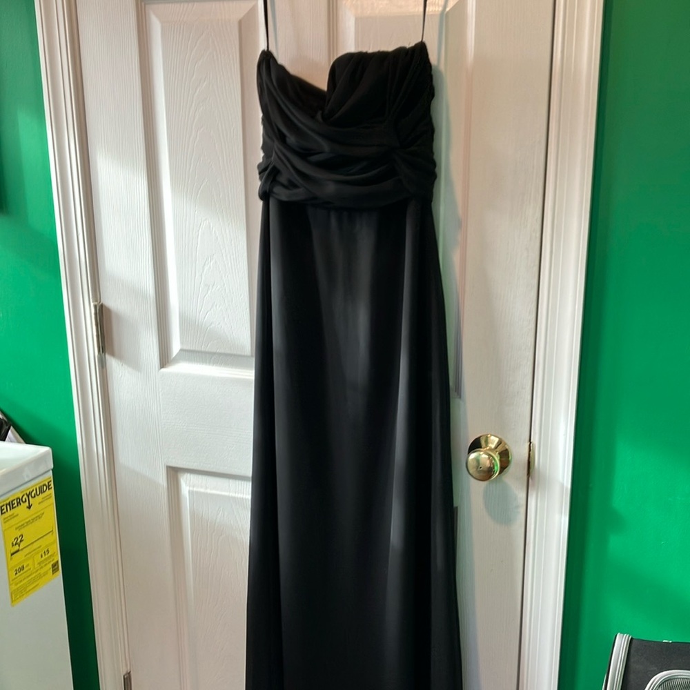 Jim Hjelm occasions Elegant Black Evening Gown size 6 strapless chiffon